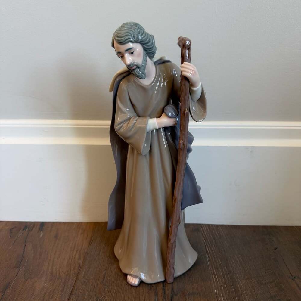 Grandeur Noel Joseph Porcelain Figurine 13”